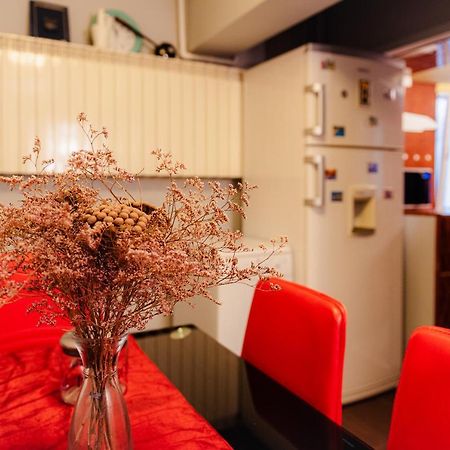 Comfy Apartment With Private Parking And Netflix Bucarest Esterno foto