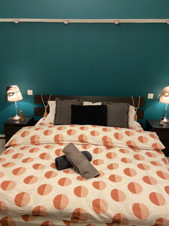 Comfy Apartment With Private Parking And Netflix Bucarest Esterno foto