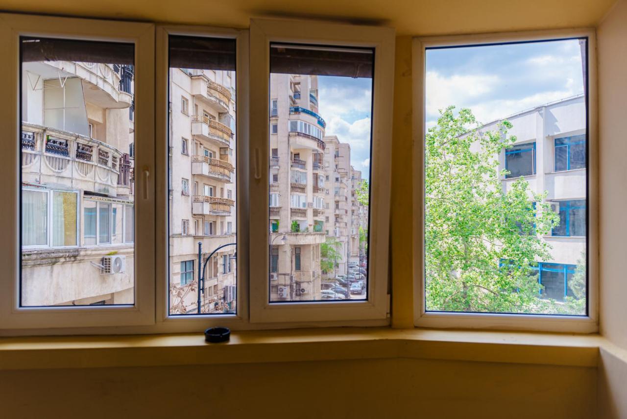 Comfy Apartment With Private Parking And Netflix Bucarest Esterno foto