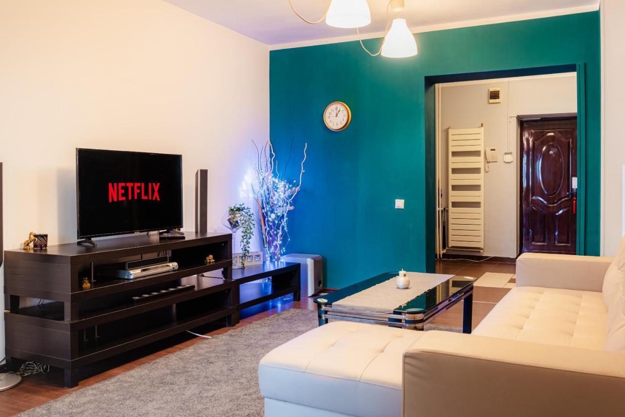 Comfy Apartment With Private Parking And Netflix Bucarest Esterno foto