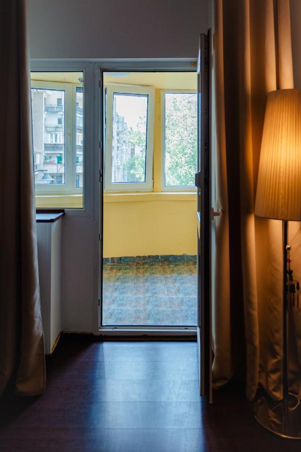 Comfy Apartment With Private Parking And Netflix Bucarest Esterno foto