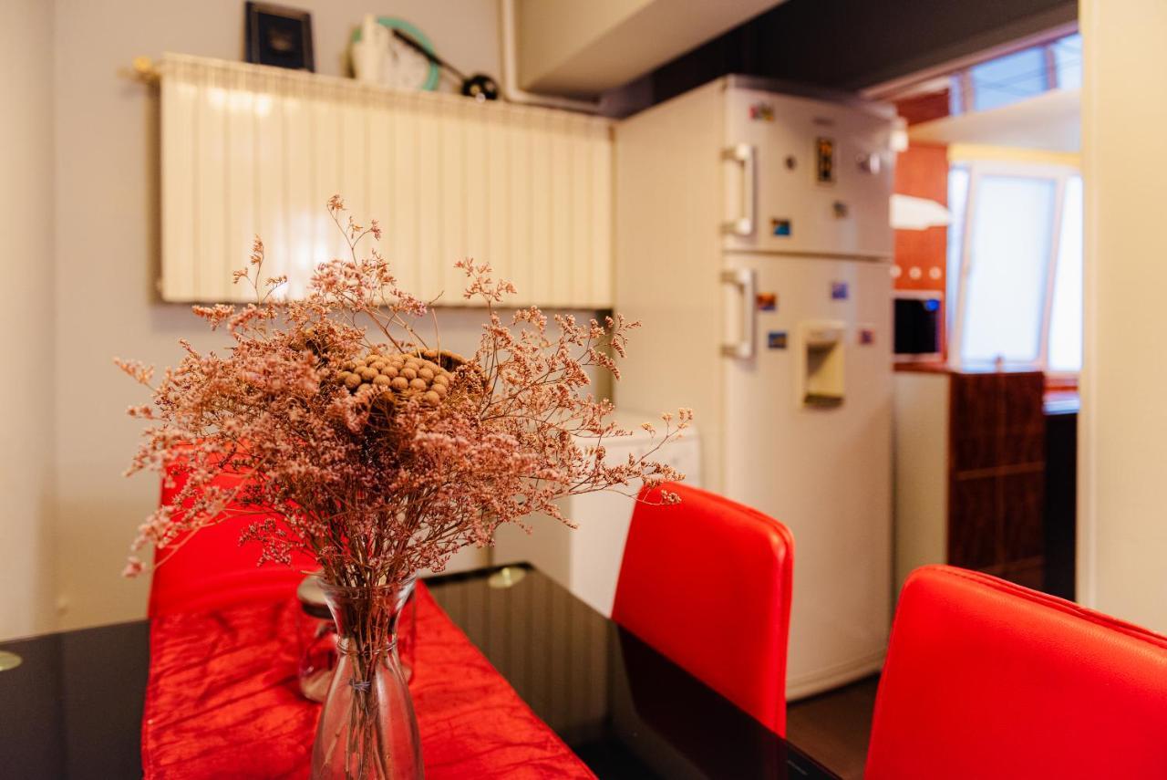 Comfy Apartment With Private Parking And Netflix Bucarest Esterno foto