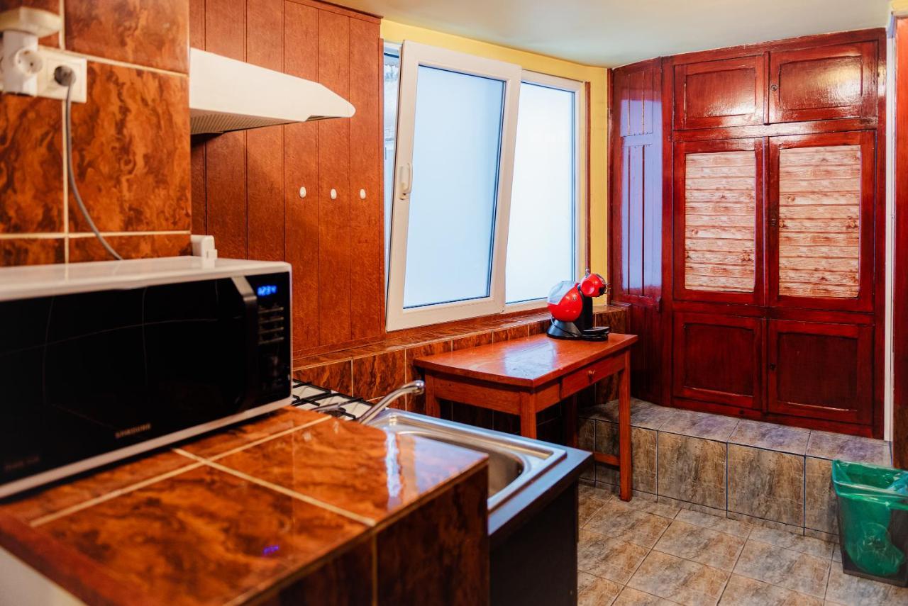 Comfy Apartment With Private Parking And Netflix Bucarest Esterno foto
