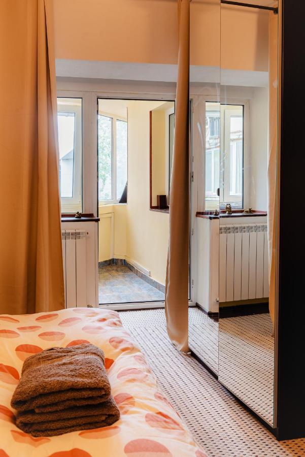 Comfy Apartment With Private Parking And Netflix Bucarest Esterno foto