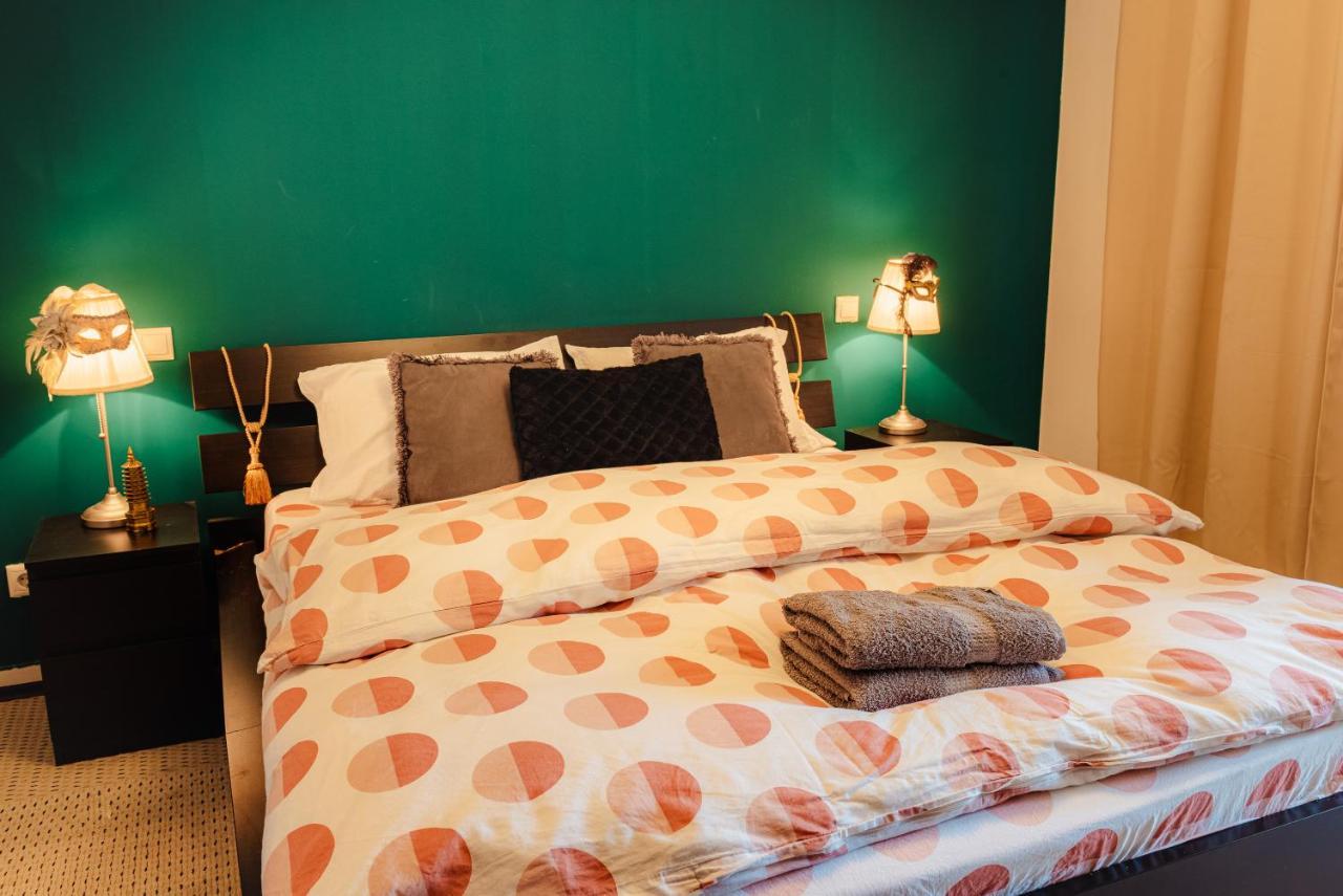 Comfy Apartment With Private Parking And Netflix Bucarest Esterno foto