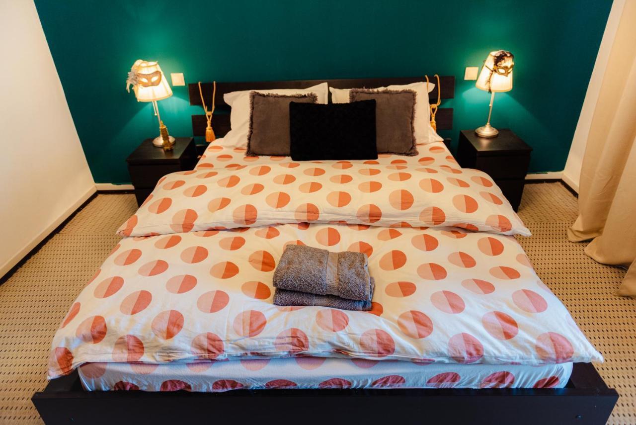 Comfy Apartment With Private Parking And Netflix Bucarest Esterno foto