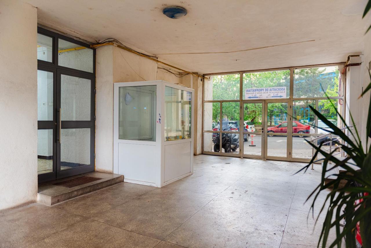 Comfy Apartment With Private Parking And Netflix Bucarest Esterno foto