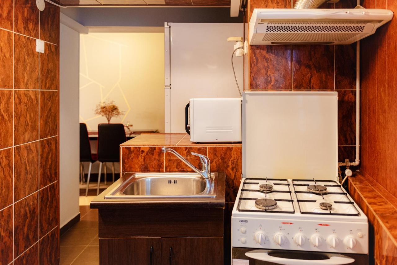 Comfy Apartment With Private Parking And Netflix Bucarest Esterno foto