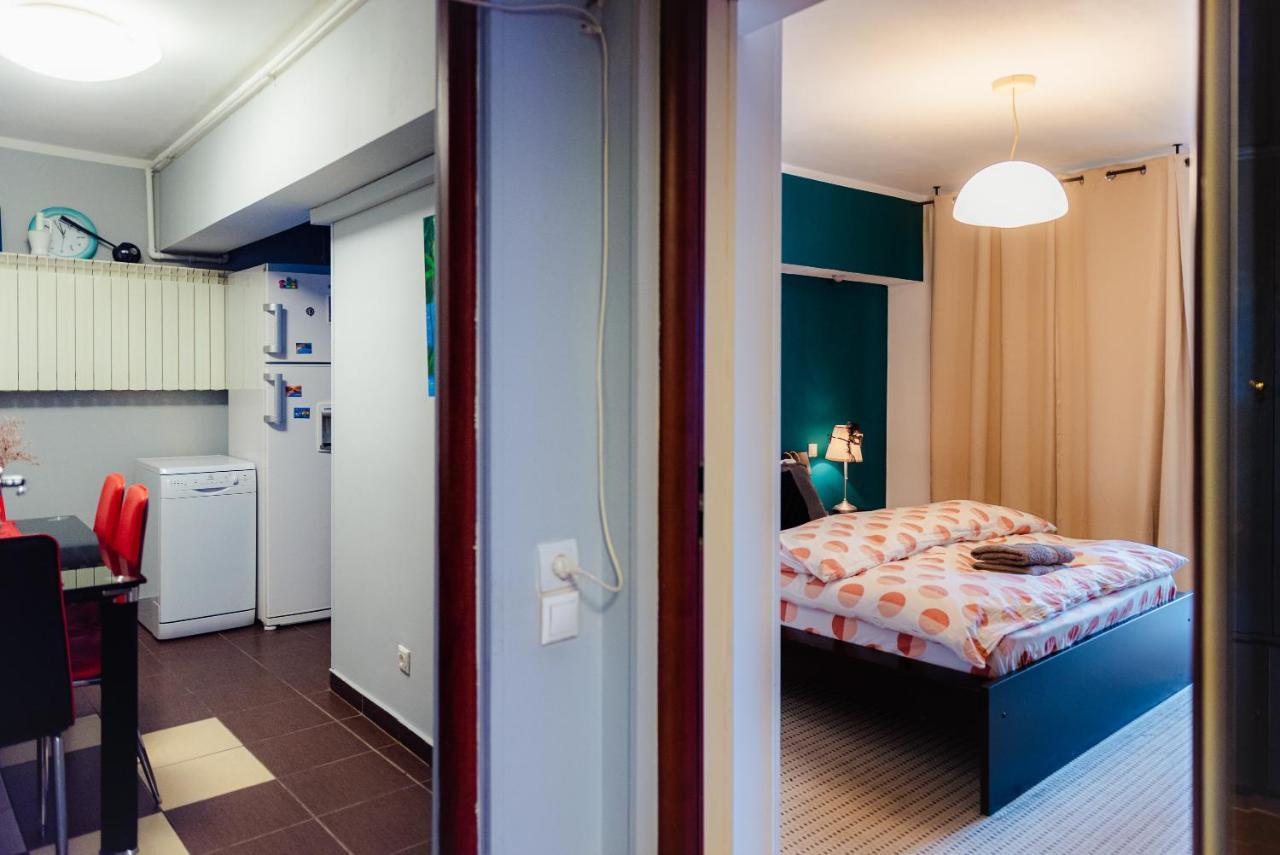 Comfy Apartment With Private Parking And Netflix Bucarest Esterno foto