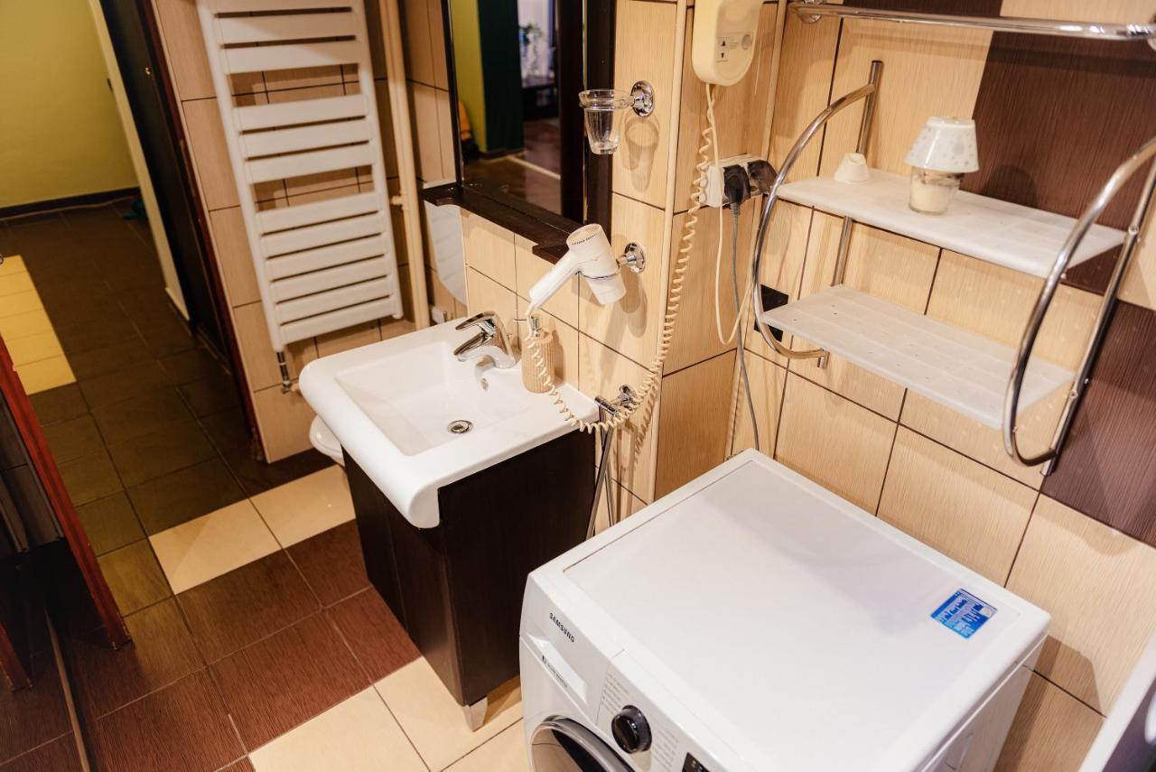 Comfy Apartment With Private Parking And Netflix Bucarest Esterno foto