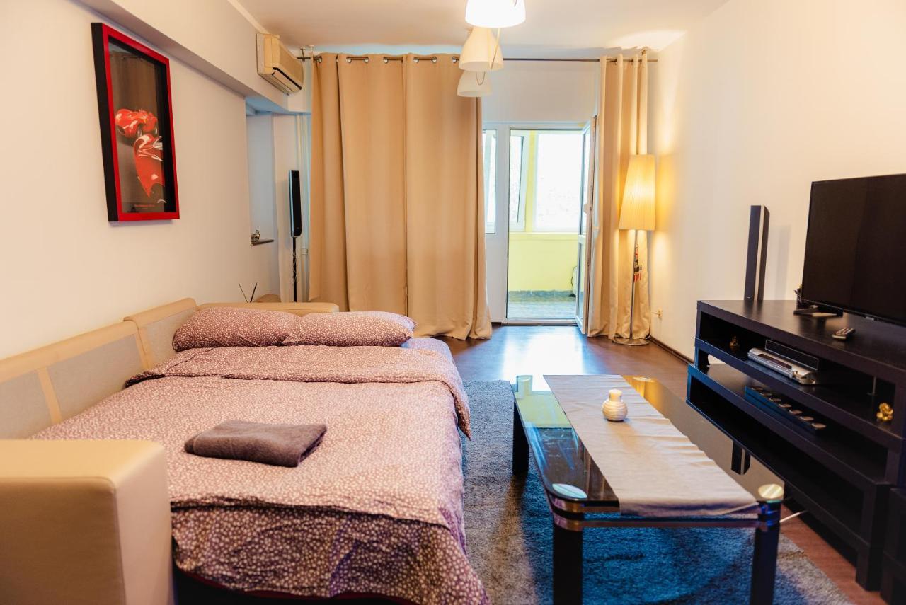 Comfy Apartment With Private Parking And Netflix Bucarest Esterno foto