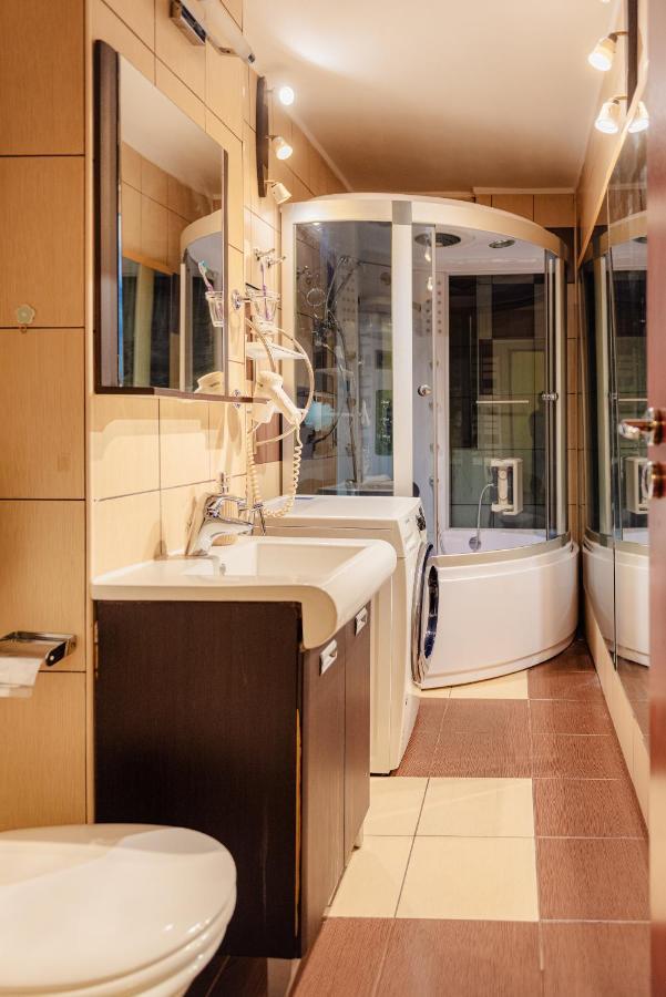 Comfy Apartment With Private Parking And Netflix Bucarest Esterno foto