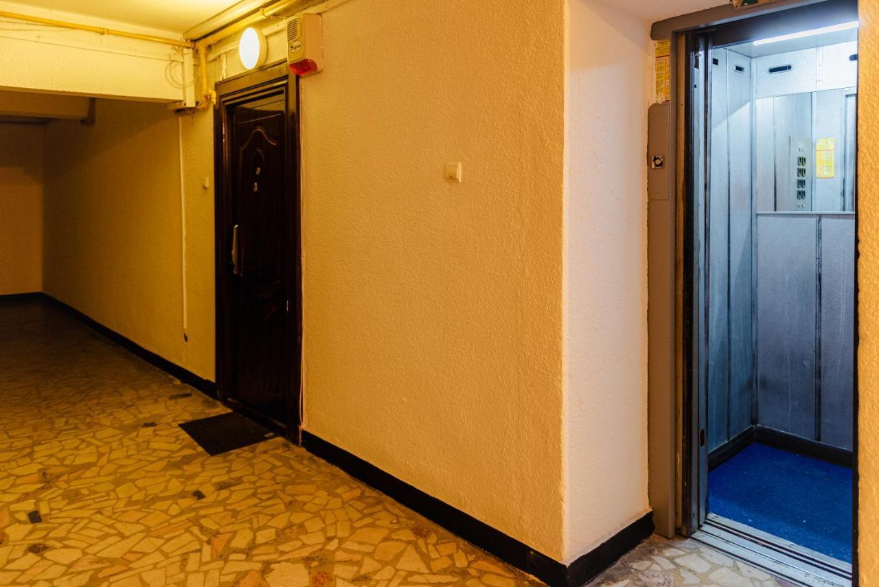 Comfy Apartment With Private Parking And Netflix Bucarest Esterno foto